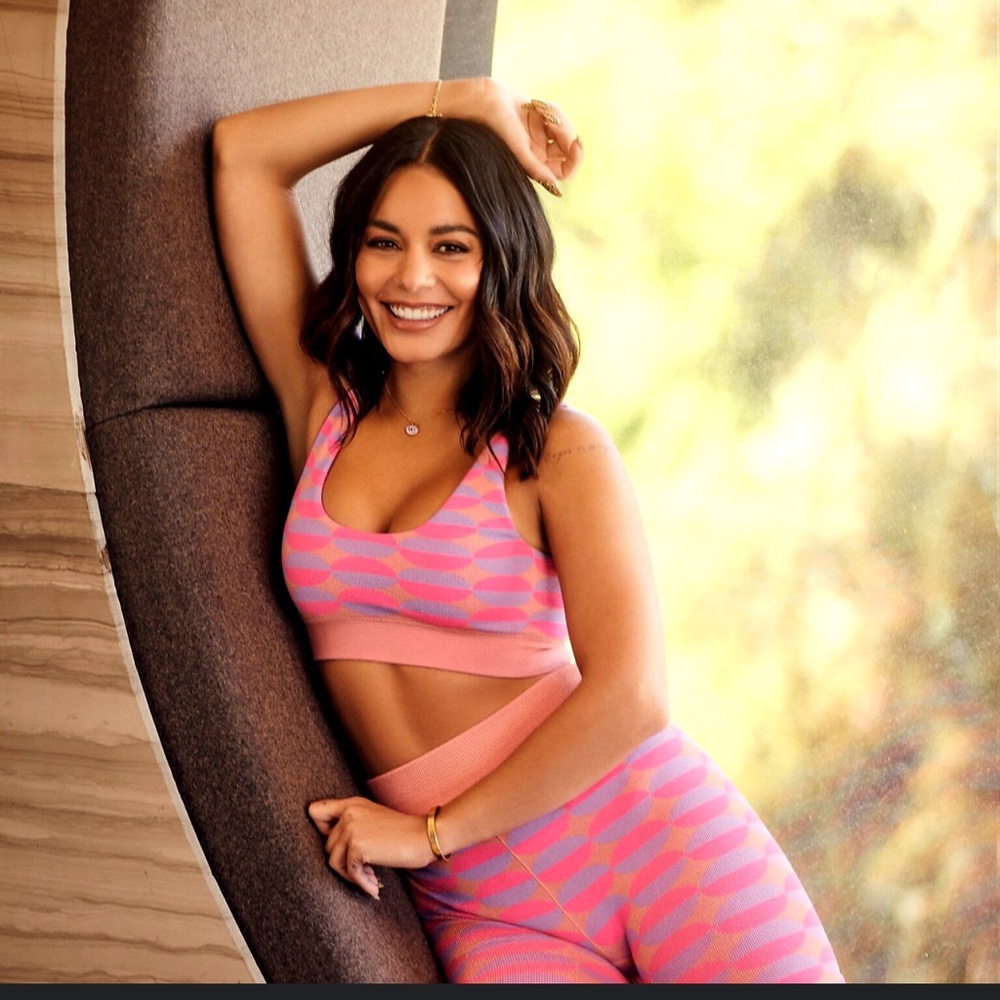 Vanessa Hudgens X Fabletics workout set 💞💜